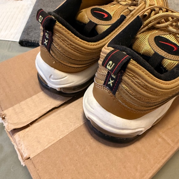 Air Max 97 OG (Gold) - Picture 2 of 4
